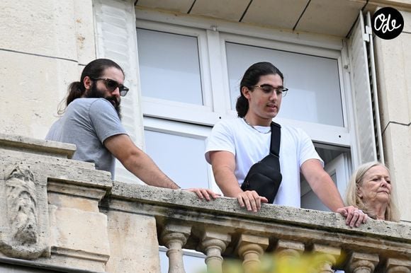 Eddy and Nelson Angelil - Just days before her return to the stage, Celine Dion with fans outside her hotel, hotel Royal Monceau in Paris, France on September 4, 2026. © Lionel Urman/Bestimage