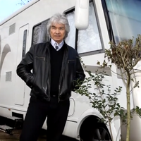 9m27 sur 2m40 : le camping-car hors norme de Daniel Guichard pour sillonner la France avec sa femme Christine