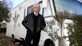 9m27 sur 2m40 : le camping-car hors norme de Daniel Guichard pour sillonner la France avec sa femme Christine