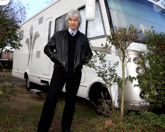 Daniel Guichard vit dans un camping-car la plupart du temps

Daniel Guichard présente son camping-car. Capture Dailymotion/Le Parisien