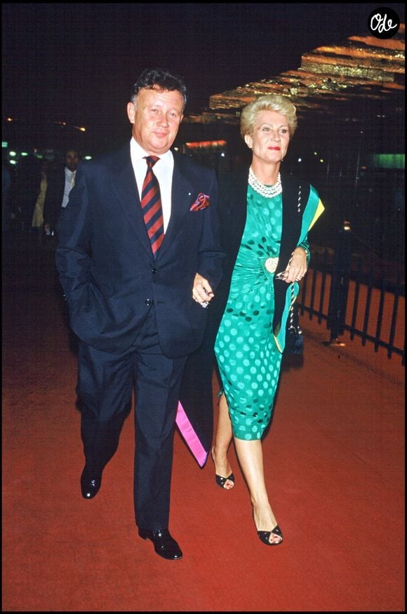 Philippe Bouvard avec sa femme Colette à la soirée pour les 40 ans du Lido en 1986. 

BERTRAND RINDOFF PETROFF / BESTIMAGE