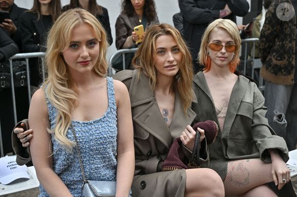 Kathryn Newton, Paris Jackson, Hayley Williams au défilé Stella McCartney lors de la semaine de la mode à Paris, France, le 30 septembre 2024. Photo by Julien Reynaud/APS-Medias/ABACAPRESS.COM