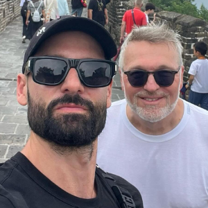 "Il faut juste le dire et qu'on passe à autre chose. Le but n'est pas d'en faire un feuilleton. L'information est lancée. Aujourd'hui, il n'y a rien d'autre à ajouter. J'ai tout dit sur ce sujet".

Laurent Ruquier et Hugo Manos : le couple en vacances en Chine.