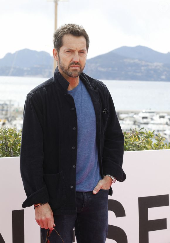Frédéric Diefenthal au photocall de la série "Ici tout commence" lors de la 5ème saison du festival International des Séries "Canneseries" à Cannes, France, le 2 avril 2022. © Denis Guignebourg/Bestimage