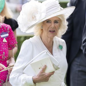 La reine consort Camilla Parker Bowles aux courses hippiques "Royal Ascot 2024" à Ascot, le 20 juin 2024.

Photo : Goff INF / Bestimage