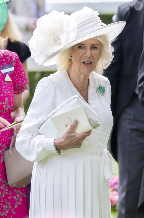 La reine consort Camilla Parker Bowles aux courses hippiques "Royal Ascot 2024" à Ascot, le 20 juin 2024.
Photo : Goff INF / Bestimage