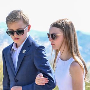 Le prince Albert II de Monaco, la princesse Charlène de Monaco, le prince Jacques de Monaco, marquis des Baux et la princesse Gabriella de Monaco lors de leur visite officielle aux Baux-de-Provence, France, le 5 septembre 2026. © Bruno Bebert/Bestimage