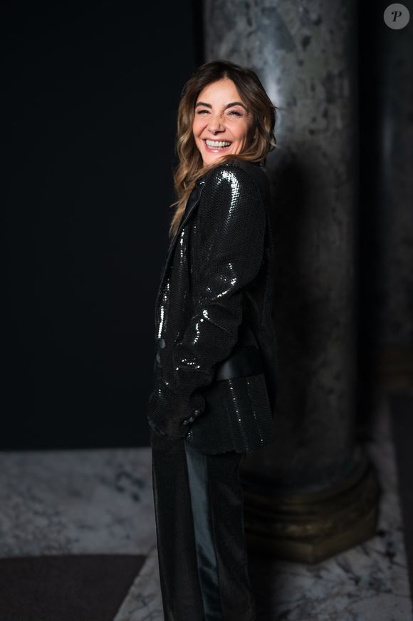 Clotilde Courau assiste au défilé Elie Saab Haute Couture Automne/Hiver 2025/2026 dans le cadre de la semaine de la mode à Paris, en France. © Backgrid USA / Bestimage