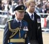 Pour l'édition 2027 des Invictus Games, prévue à Birmingham, le prince Harry est arrivé seul en Angleterre lundi dernier afin de se consacrer aux préparatifs de cet événement sportif international. 

Le roi Charles III d'Angleterre, le prince Harry, duc de Sussex - Procession cérémonielle du cercueil de la reine Elisabeth II du palais de Buckingham à Westminster Hall à Londres. Le 14 septembre 2022  © Backgrid USA / Bestimage