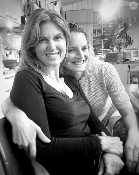 Victoire Dauxerre avec une amie. Capture Instagram