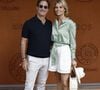 Margaux peut y être admise grâce à la distinction de chevalier de l’ordre national du Mérite obtenue par sa mère en 2023.

Sylvie Tellier et son mari Laurent Schenten lors des Internationaux de France de Tennis de Roland Garros 2026, à Paris, France, le 7 juin 2026. © Jacovides-Moreau/Bestimage