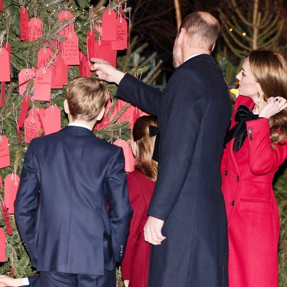 Catherine (Kate) Middleton, princesse de Galles, Prince William Prince de Galles Duc de Cambridge (Le prince William, prince de Galles), Prince George (Le prince George de Galles), Princesse Charlotte (La princesse Charlotte de Galles) lors de la cérémonie Together At Christmas Carol Service à l'Abbaye de Westminster à Londres. © Alpha Press/Bestimage