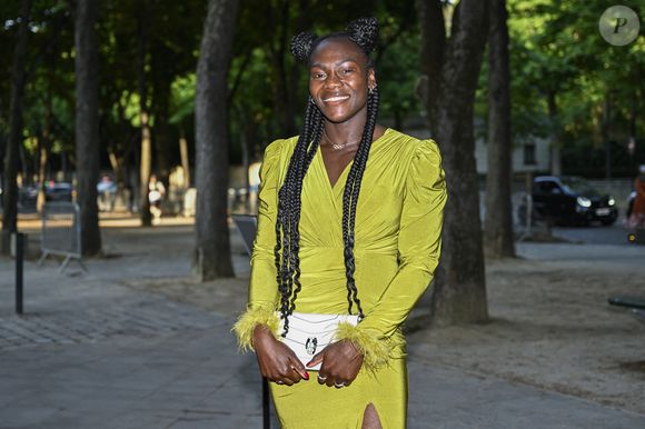 Clarisse Agbegnenou lors de la cérémonie des Trophées LNH du Championnat de France de handball, au Théâtre Marigny, le 10 juin 2025 à Paris. Photo : Victor Joly/ABACAPRESS.COM