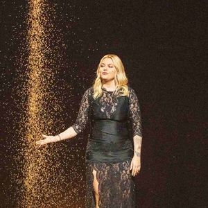 Si Louane n'a pas remporté le concours de l’Eurovision, durant lequel elle a représenté la France avec son titre "Maman"...

BASEL - Louane (Louane Emera) pour la France avec la chanson maman se produit lors de la finale du Concours Eurovision de la Chanson. Bâle, Suisse, le 17 mai 2025. Photo by Sander/ANP/ABACAPRESS.COM