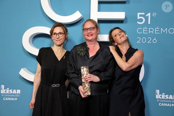 Le César du meilleur film, lui, a été remis à L'Attachement

Carine Tardieu, Agnès Feuvre et Raphaële Moussafir (César de la meilleure adaptation pour "L'Attachement") - Salle de presse de la 51ème cérémonie des César, à l'Olympia. Paris, le 26 février 2026.
© Dominique Jacovides/Bestimage
