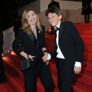 Julie Gayet et ses invités assistent à la première de Affeksjonsverdi (Valeur sentimentale) à Cannes, France, le 21 mai 2025, dans le cadre du 78e Festival de Cannes. Photo par Aurore Marechal/ABACAPRESS.COM