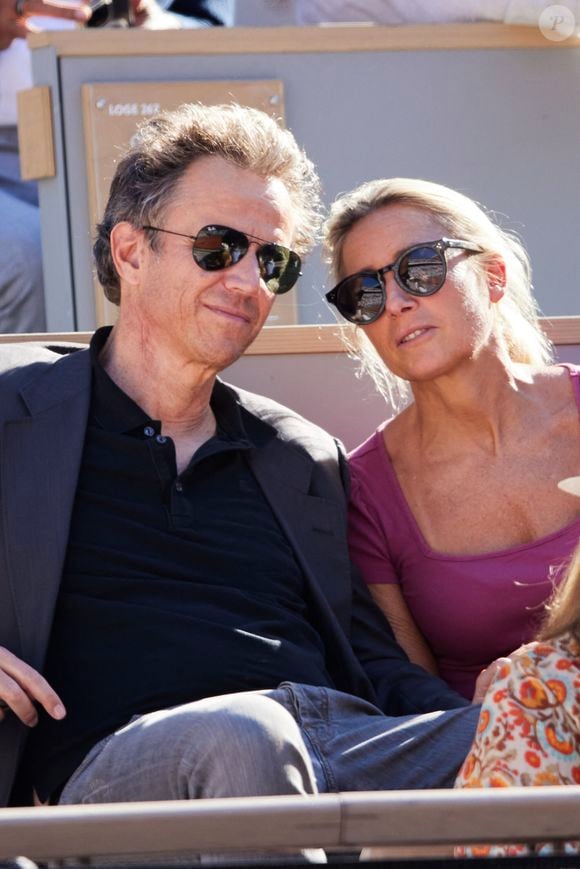 Anne-Sophie Lapix et son mari Arthur Sadoun - Célébrités dans les tribunes des Internationaux de France de tennis de Roland Garros 2024 à Paris le 7 juin 2024.  © Jacovides-Moreau/Bestimage