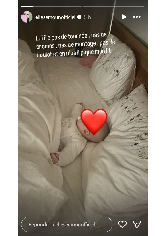 La story d'Elie Semoun, publiée ce lundi 17 novembre 2025 sur Instagram, où il montre son jeune fils allongé dans son lit. Capture d'écran Instagram