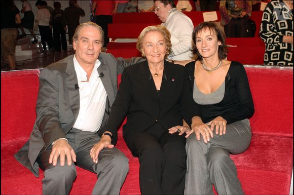 France Dimanche nous apprend que ses obsèques ont eu lieu
Celia Ventura et Odette Ventura - Enregistrement de "Vivement dimanche" 4 novembre 2004 COADIC GUIREC / BESTIMAGE