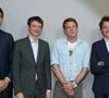 Les membres de la fratrie ont même posé aux côtés du directeur artistique à la fin du show.

Alexandre Arnault, Frédéric Arnault, Jonathan Anderson et Jean Arnault posent à la suite du Défilé de Mode Christian Dior, Collection Haute Couture Automne-Hiver 2026/2027,  le 6 Juillet 2026. 

© Bertrand Rindoff / Bestimage