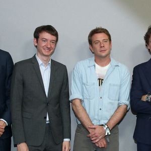 Les membres de la fratrie ont même posé aux côtés du directeur artistique à la fin du show.

Alexandre Arnault, Frédéric Arnault, Jonathan Anderson et Jean Arnault posent à la suite du Défilé de Mode Christian Dior, Collection Haute Couture Automne-Hiver 2026/2027,  le 6 Juillet 2026. 

© Bertrand Rindoff / Bestimage