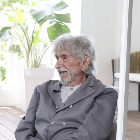 Exclusif - Augustin Trappenard interviewe Pierre Richard pour Brut lors du 78ème Festival International du Film de Cannes, au Palais des Festivals à Cannes, le 22 mai 2025. © Jack Tribeca/Bestimage