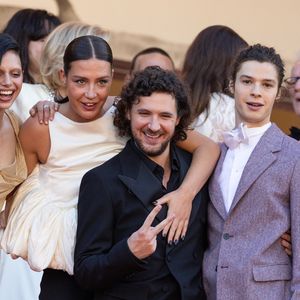 Noée Abita, Adèle Exarchopoulos, Vincent Lacoste, Paul Kircher, Nadia Tereszkiewicz - Montée des marches du film "La bataille de Gaulle : L’âge de fer" lors du 79ème Festival International du Film de Cannes, le 20 mai 2026. 

© Jacovides-Moreau / Bestimage
