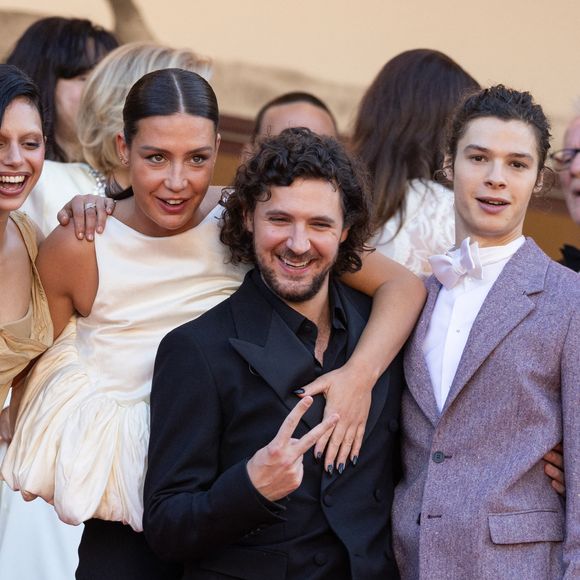 Noée Abita, Adèle Exarchopoulos, Vincent Lacoste, Paul Kircher, Nadia Tereszkiewicz - Montée des marches du film "La bataille de Gaulle : L’âge de fer" lors du 79ème Festival International du Film de Cannes, le 20 mai 2026. 

© Jacovides-Moreau / Bestimage