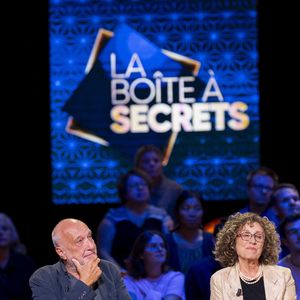 Exclusif - François Berléand et Mireille Dumas lors de l'enregistrement de l'émission "La Boîte à secrets", présentée par F.Bollaert et diffusée le 26 septembre 2025 sur France 3, dans les studios du Lendit à Saint-Denis, Seine Saint-Denis, France, le 8 septembre 2025. © Pierre Perusseau/Bestimage