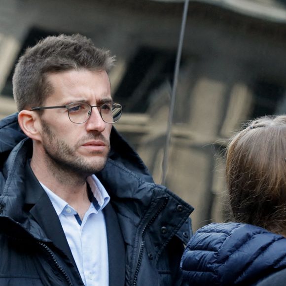 Son aîné Olivier poursuit notamment ses projets qui rendraient fier son célèbre papa

Olivier Pernaut - Sorties des obsèques de Jean-Pierre Pernaut en la Basilique Sainte-Clotilde à Paris le 9 mars 2022. 

© Christophe Clovis / Bestimage