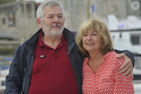 Et lorsqu'il ne tourne pas à Paris, il file le réfugier dans un village de 200 âmes.

Yves Pignot, Marie Vincent posent pour le photocall de la serie ' En Famille ' durant le 15e Festival de la Fiction Tv a La Rochelle le 13 Septembre 2013.  Agence / Bestimage