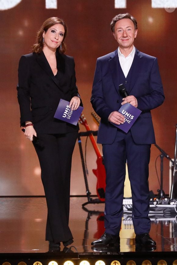Léa Salamé, Stéphane Bern lors de l'émission "Unis face au séisme" à l'Olympia diffusée en direct sur France 2 le 14 mars 2023. Au terme de l'émission, les promesses de dons s'élevaient à 2,3 millions d'euros.

© Christophe Clovis/ Cyril Moreau / Bestimage