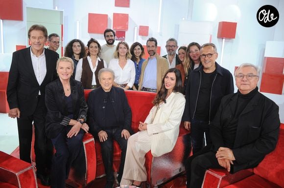 Exclusif - Henri Sannier, Elise Lucet, Michel Drucker, Olivia Ruiz, Emmanuel Chaunu, Hervé Brusini et les équipes de Elise Lucet - Enregistrement de l'émission Vivement dimanche au studio Rive gauche, presentée par Michel Drucker . Diffusion sur France 3 le 25/10/2026. © Guillaume Gaffiot / Bestimage