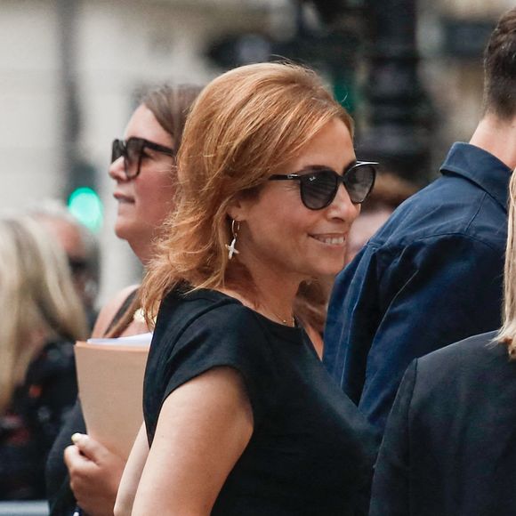 Léa Salamé et Hugo Clément - Arrivées aux obsèques de Thierry Ardisson en l’église Saint-Roch de Paris, France, le 17 juillet 2025. © Clovis-Jacovides/Bestimage