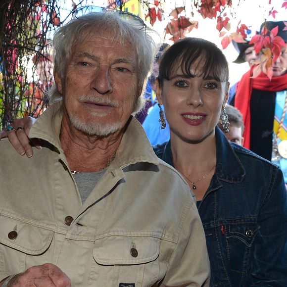 Hugues Aufray (parrain) et sa compagne Murielle - Cérémonie du Ban des Vendanges du Clos-Montmartre 2017 le 14 octobre 2017 © Veeren Ramsamy / Bestimage