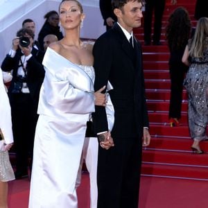 Bella Hadid et son frère Anwar - Montée des marches du film " Garance " lors du 79ème Festival International du Film de Cannes, le 17 mai 2026. © Olivier Borde / Bestimage