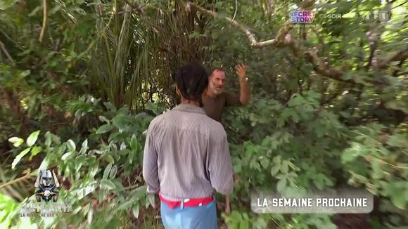 Claire, Gaëlle, Maël, Jérôme des Landes et Jérôme le catalan disputent l'épreuve d'orientation dans "Koh-Lanta, La Revanche des 4 Terres".