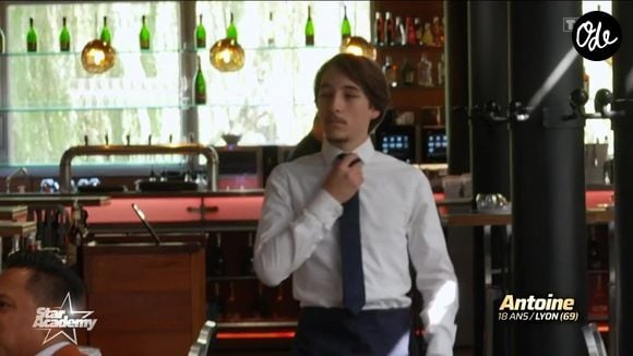 Avant l'émission, il travaillait en salle dans une brasserie à Lyon.

Antoine fait partie de la nouvelle promotion de la "Star Academy". Capture d'écran TF1