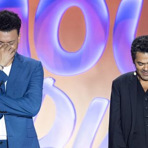 Exclusif - Kev Adams, Jamel Debbouze durant l'enregistrement de la seconde soirée de "L'humour à la plage" pour la 3eme édition du festival de Juan les Pins à la pinède Gould le 27 juin 2026. © Jack Tribeca/Bestimage