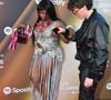 La pépite de 22 ans était sans conteste la reine de la soirée puisqu'elle a écrasé la compétition en repartant les bras chargés de cinq trophées. 

Theodora - Photocall des Flammes 2026 à La Seine Musicale à Boulogne le 23 avril 2026. © Veeren Ramsamy /Bestimage