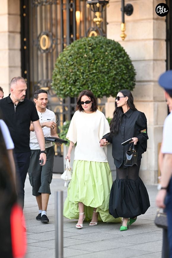 Demi Moore et sa fille Tallulah Belle Willis à la sortie de l'hôtel La reserve en marge des "Collection Haute Couture Automne/Hiver 2026-2027" lors de la Fashion Week de Paris (PFW) le 8 juillet 2026.

© Pierre Perusseau / Bestimage