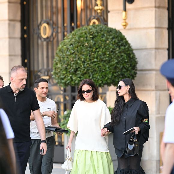 Demi Moore et sa fille Tallulah Belle Willis à la sortie de l'hôtel La reserve en marge des "Collection Haute Couture Automne/Hiver 2026-2027" lors de la Fashion Week de Paris (PFW) le 8 juillet 2026.

© Pierre Perusseau / Bestimage