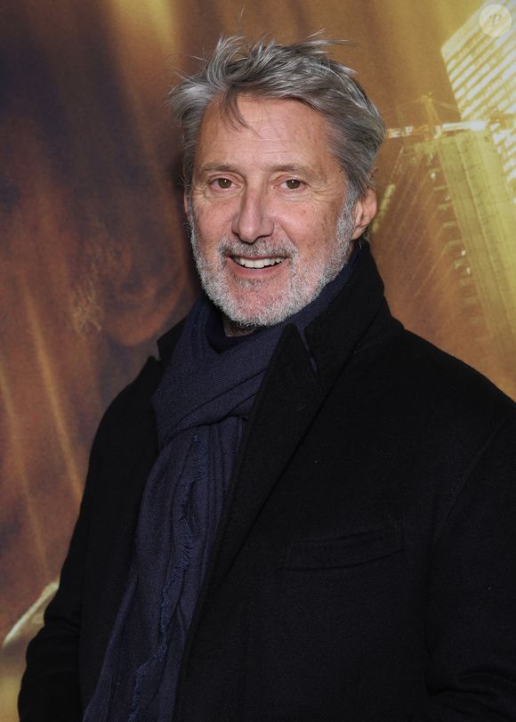 L'animateur les a récemment informé de ses volontés concernant sa future mort

Antoine de Caunes - Avant-première du film "Le choix" de G.Bourdos au cinéma UGC Danton à Paris le 12 Novembre 2024. © Denis Guignebourg/BestImage