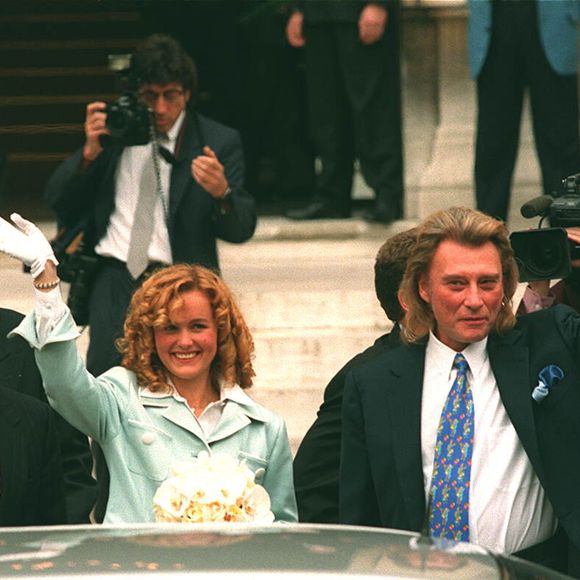"Il n'y a pas de problème à vieillir, du moment où on est bien dans sa peau, bien avec son temps et bien dans sa vie" 

Mariage de Laeticia et Johnny Hallyday à Neuilly en 1996 - © Garcia Charriau - Bestimage