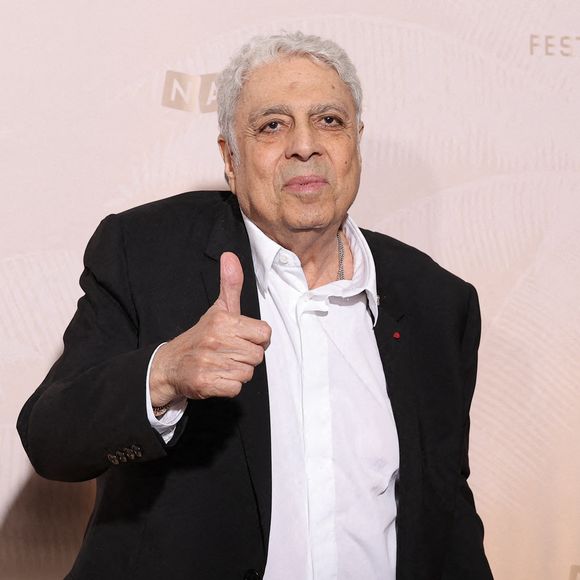 Aujourd’hui encore, Enrico Macias ne cache rien de ses failles, assumant avec une rare transparence ses écarts passés.

Enrico Macias - Photocall du dîner lors du 78ème Festival International du Film de Cannes le 13 mai 2025.

© Moreau / Borde / Jacovides / Bestimage