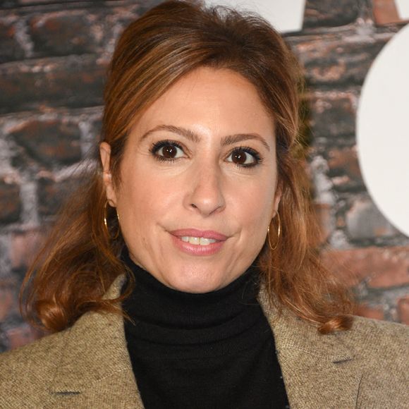 Il explique : "Elle est déjà venue plusieurs fois aussi chez madame Arthur, toujours dans ce truc 'alors c'est quoi les créatures ?' En fait, on est là, c'est l'histoire de la France en fait le cabaret."

Lea Salame assiste à la première de West Side Story au Grand Rex, à Paris, France, le 2 décembre 2021. Photo par Mireille Ampilhac/ABACAPRESS.COM