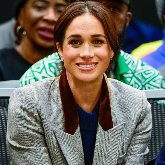 Sur Instagram, elle a publié une vidéo sur laquelle on la voit train de rire avec son équipe, et de danser pieds nus dans sa cuisine.

Le prince Harry et Meghan Markle lors de la cérémonie d'ouverture des "Invictus Games Vancouver Whistler 2025" au Canada, le 9 février 2025  ©Backgrid USA / Bestimage