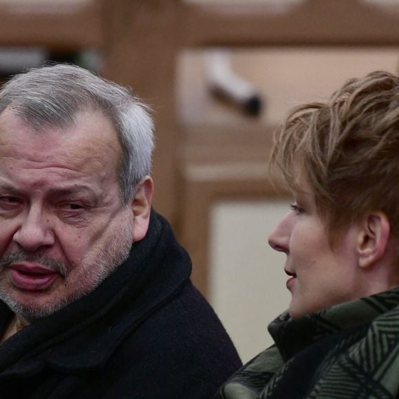 Natacha Polony et son mari, Périco Légasse - Obsèques de J-F.Kahn dans la salle polyvalente de Mussy-sur-Seine, le 29 janvier 2025. Après cet hommage civil en présence de ses proches et notamment du Premier ministre F.Bayrou, le journaliste, décédé le 22 janvier 2025 à 86 ans, sera inhumé dans le cimetière communal dans la plus stricte intimité.
© Romain Doucelin / Bestimage