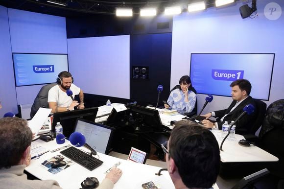 Exclusif - Cyril Hanouna, Géraldine Maillet, Gauthier Le Bret sur le plateau de l'émission "On marche sur la tête" en direct sur Europe 1 le 29 janvier 2025.

© Jack Tribeca / Bestimage