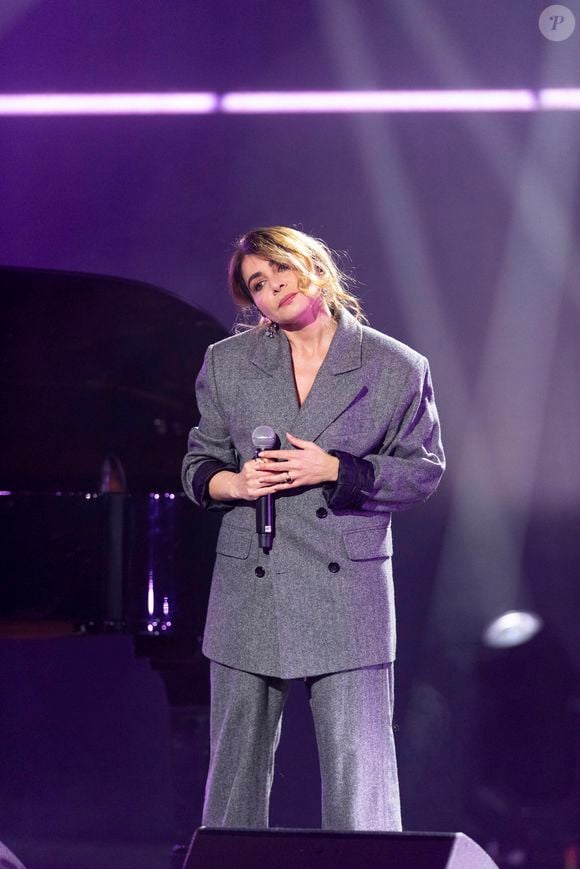 Exclusif - Julie Zenatti sur la scène du concert solidaire pour les enfants de la guerre "Ensemble à l'Olympia" à Paris présenté par EliseCare le 10 février 2025.
© Jack Tribeca / Pierre Perusseau / Bestimage